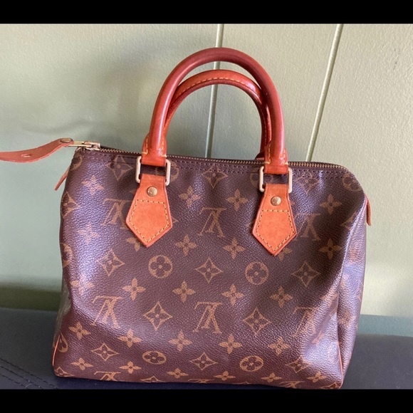 Authentic Louis Vuitton Speedy 25 - Picture 1 of 13